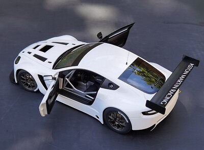 AUTOart 1/18 Scale Aston Martin Vantage V12 GT3 White Diecast Car