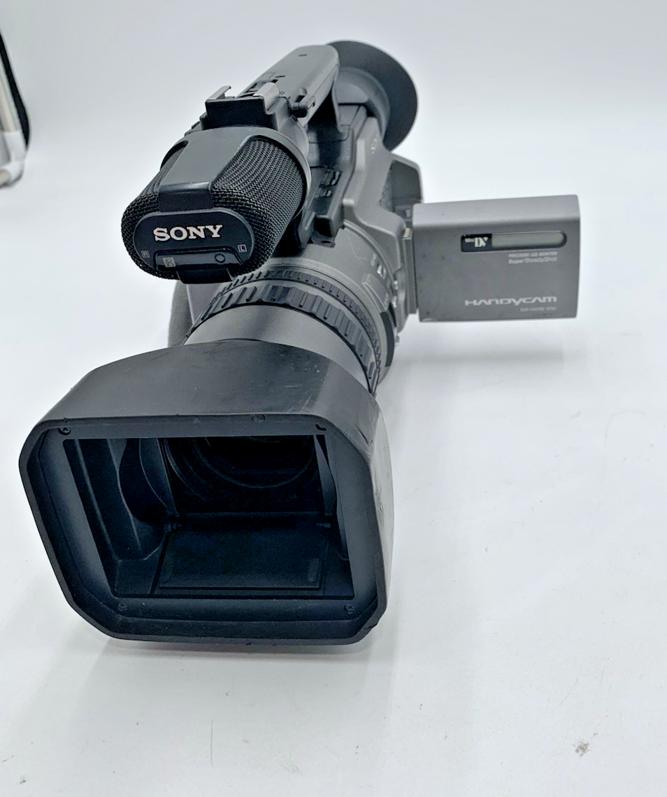 Sony DCR-VX2100 Digital Handycam Camcorder 3CCD 48x Digital MiniDV