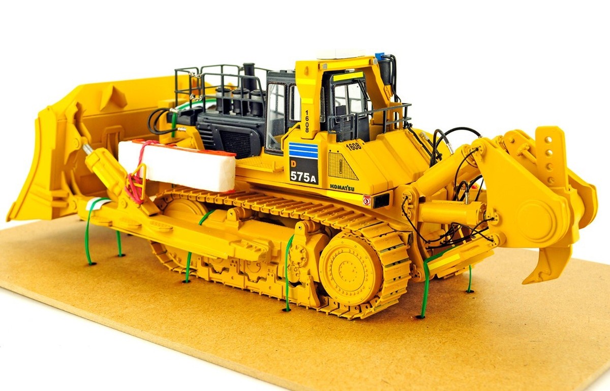 Komatsu D575A SD Super Dozer Ripper - ALCOA HiMoBo 1:50 Scale