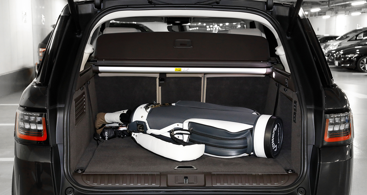 ジャガー ランドローバーにキャディバッグが何個積めるか試した - BRUDER