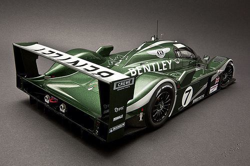Autoart Bentley Speed 8 # 7 Winner Le Mans 2003