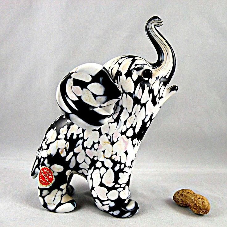 Archimede Seguso Murano Glass Elephant with Bianco Nero Finish