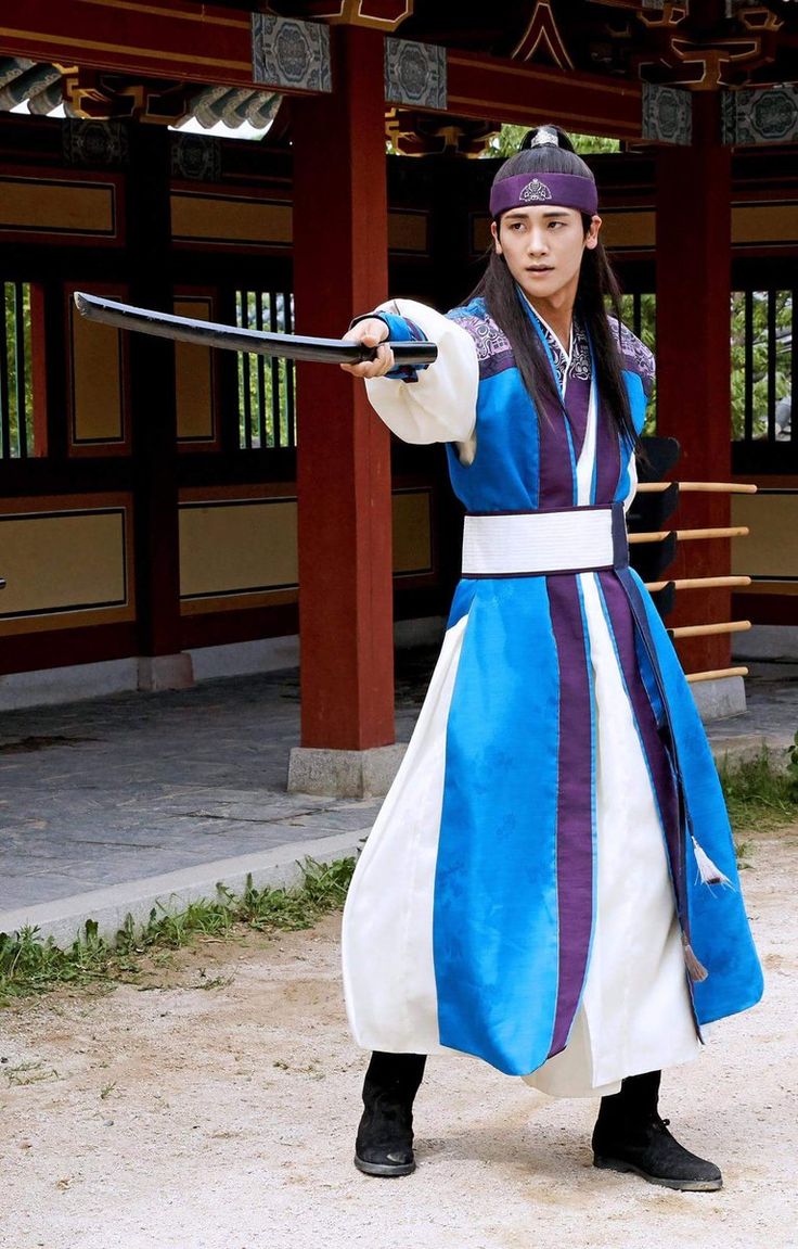 パクヒョンシクぬいぐるみ20cm 花郎ファラン衣装、黒ウィッグ付き