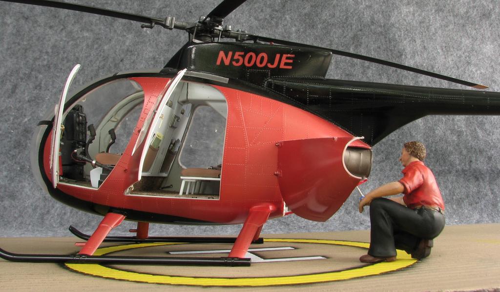 Hughes H500 ヘリコプタープラモデル 1/20 Hughes H500 ヘリコプター