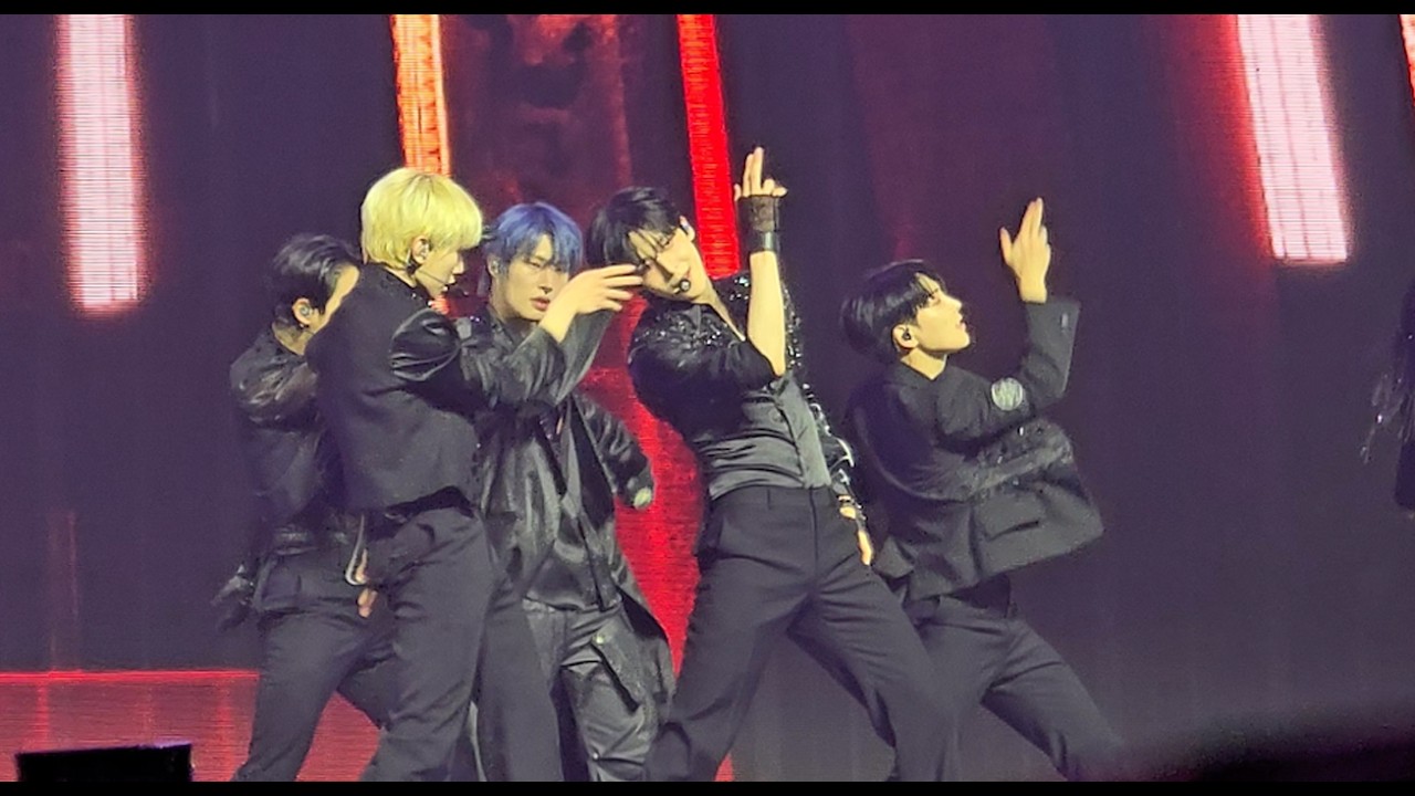 WEi '偽物(FAKE LOVE)' M/V - YouTube