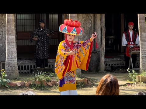 沖縄 琉球村 琉球舞踊 四つ竹 花笠踊り 黄色の紅型 エイサーショー