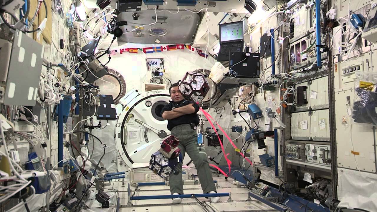 週刊若田』（Vol.25） 「小型模擬人工衛星（SPHERES）の実験を行う若田