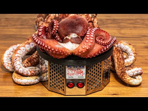 Cutting up an octopus! Cooking it in an automatic takoyaki machine