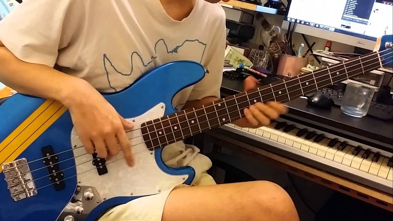 SCANDAL Tomomi Squier Signature Bass - YouTube