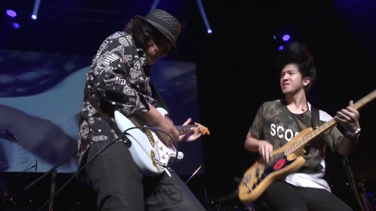 Mutsuhiko Izumi / MIGHTY WIND - YouTube