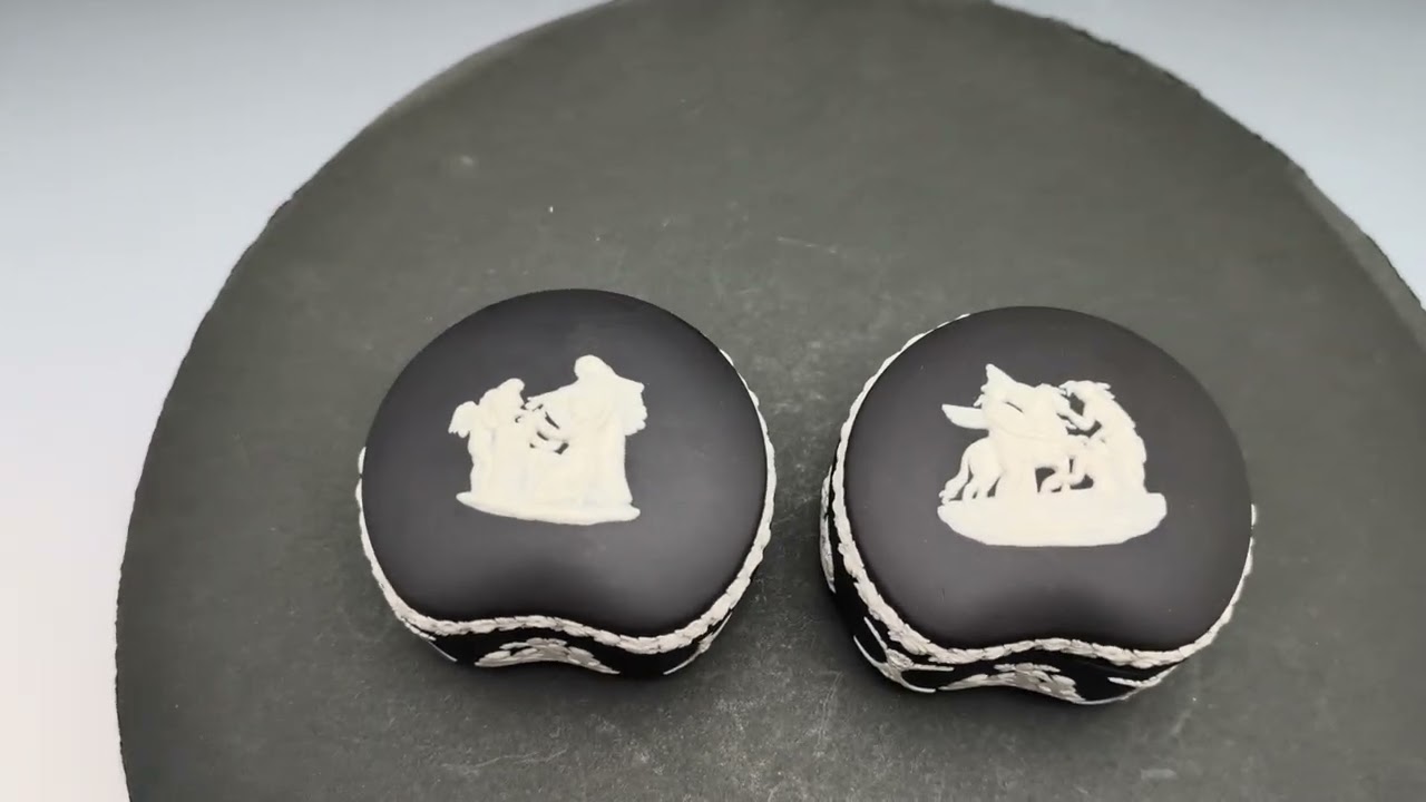 英国ヴィンテージ ウェッジウッド ブラックジャスパー製 豆型ボックス