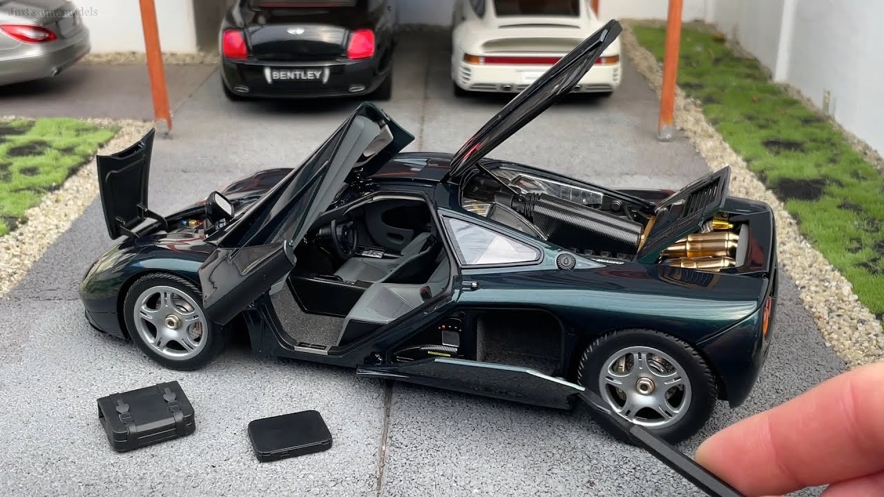 1:18 McLaren F1 (XP5) 1992, dark green - LCD-Models [Unboxing