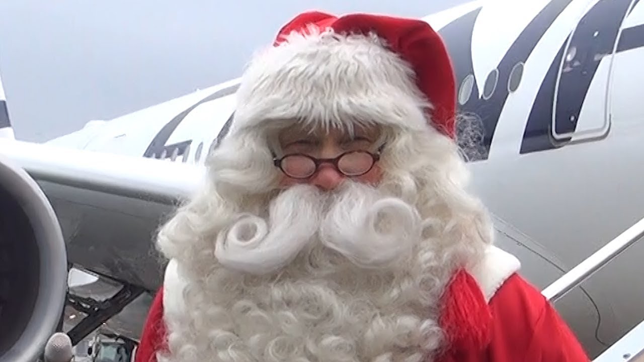 サンタがトナカイジェットに乗ってやってきた！ - YouTube