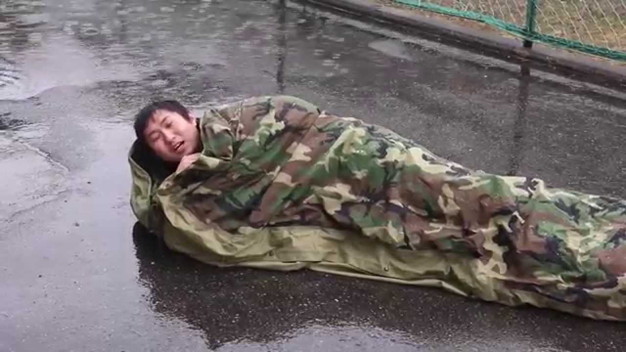 米軍放出品寝袋・防水実験】海苔衛門危機一髪！10分間の豪雨遭遇