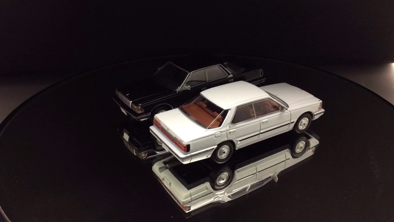 トミカリミテッドヴィンテージ】LV-N150a,b グロリアV30ブロアム （白