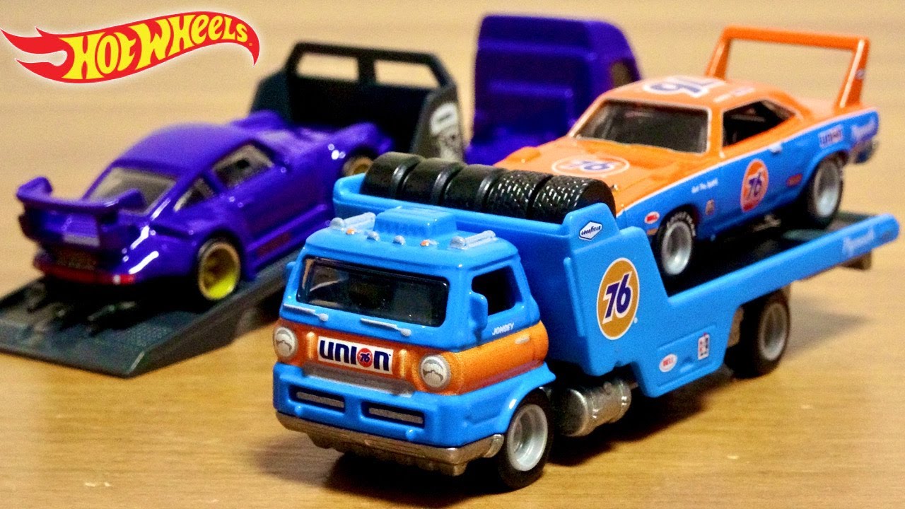 The sense of scale is always great! Hot Wheels Team Transport '70