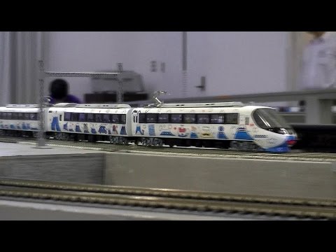 鉄道模型 富士急行8000系「フジサン特急」、阪急1000系 - YouTube