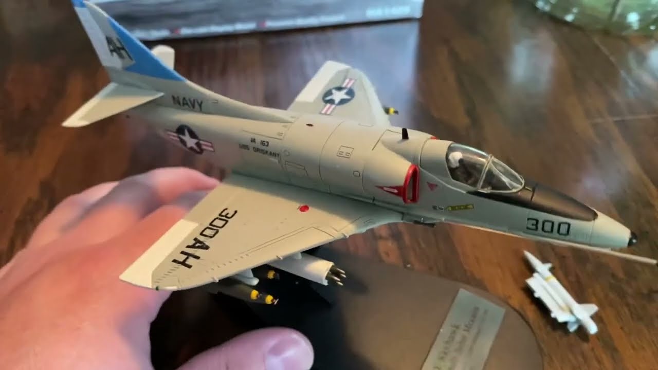 Hobby Master 1:72 A-4E Skyhawk model review (John McCain) - YouTube