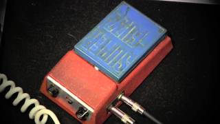 Univox SUPER FUZZ red and blue version pedal demo with Kingbee