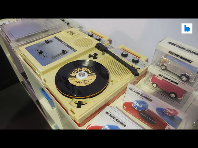 Roy from Stokyo shows us the resurrected Record Mate portable