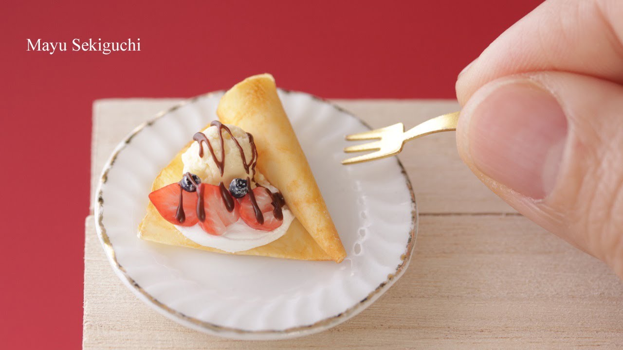 Make strawberry crepe with polymer clay/Please turn on subtitles