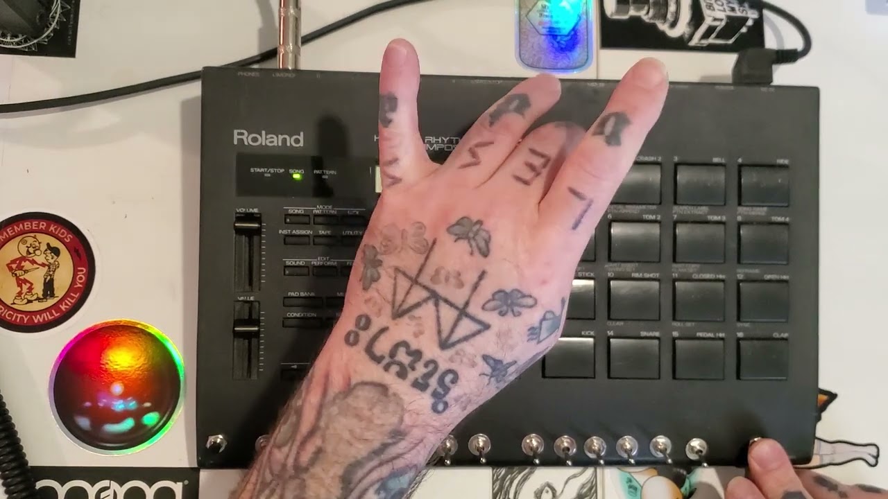Modified Roland R-5 Human Rhythm Composer from 1989 - YouTube
