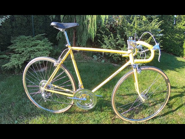Vintage bike assembly, '73 Schwinn Varsity ☆bikeporn☆ - YouTube