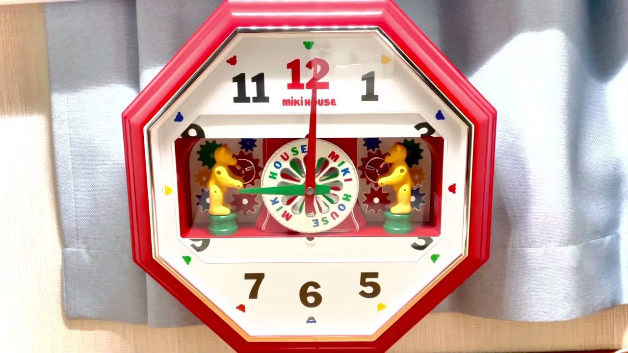 扉が開いて人形登場(人形違い)からくり時計 - YouTube