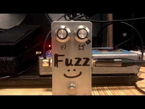 ペダル一つで多彩な歪み「Tone Inverse Fuzz Smile」レビュー！ | 魔法