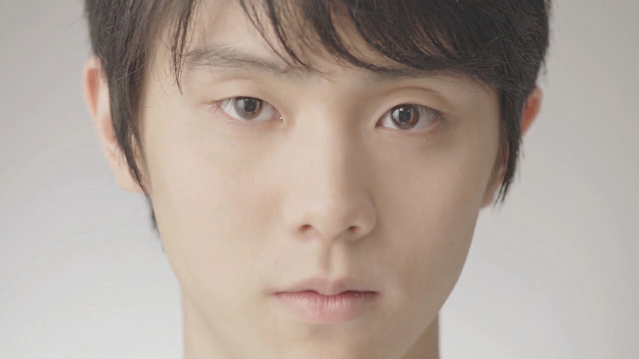 Yuzuru Hanyu shows off his serious gaze in a close-up commercial
