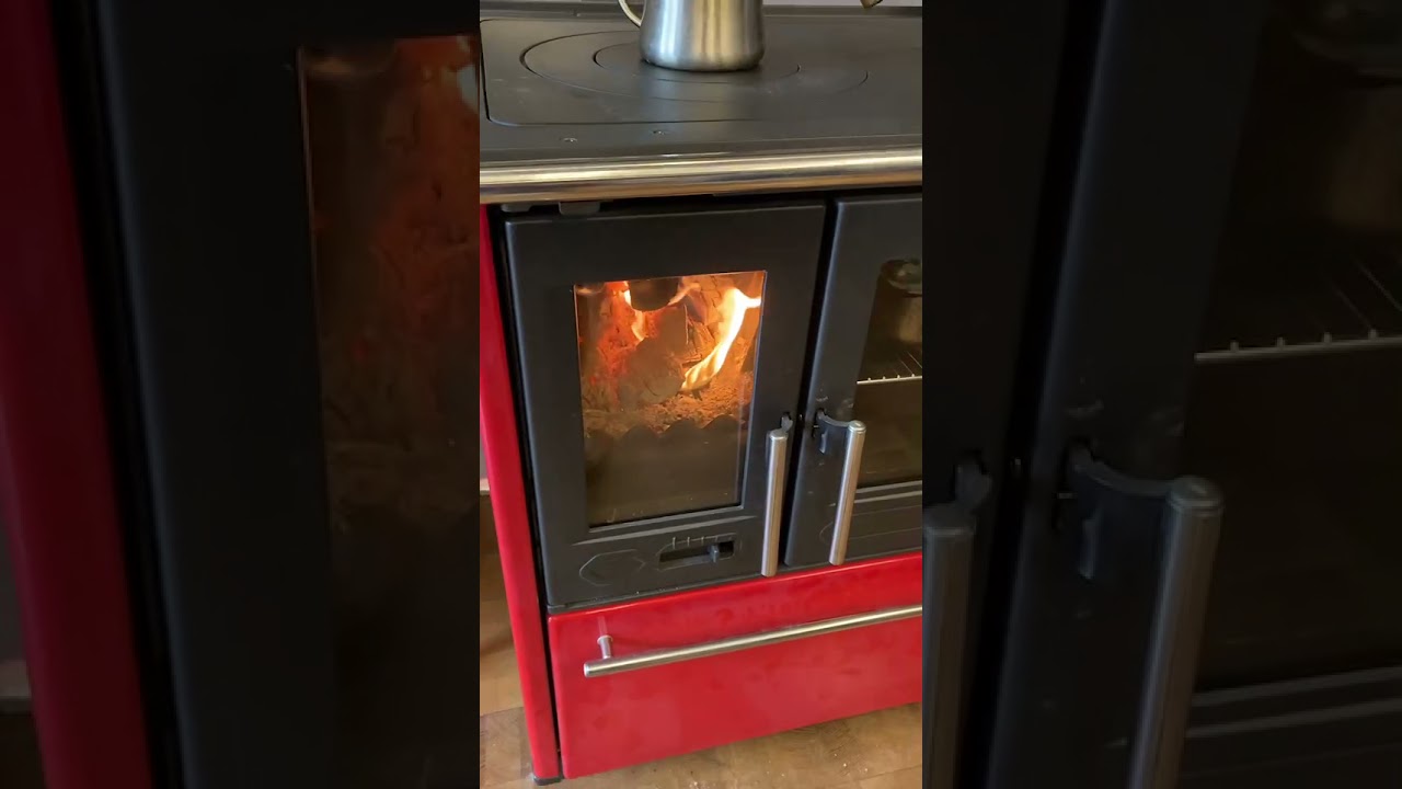 クッキングストーブ「おくどさん」の紹介動画 - YouTube