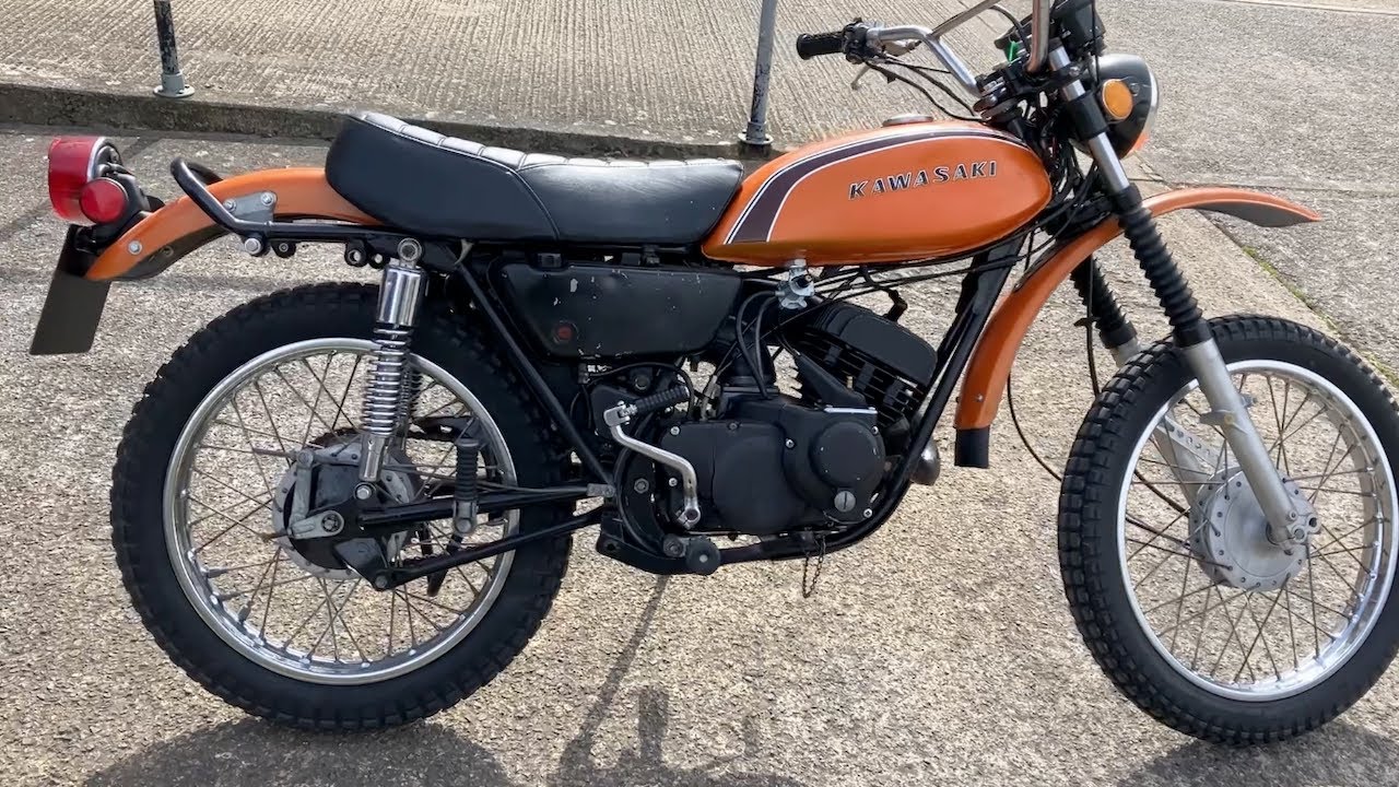 Kawasaki KE175 F7 - Walk Around & Short Ride Out (Classic