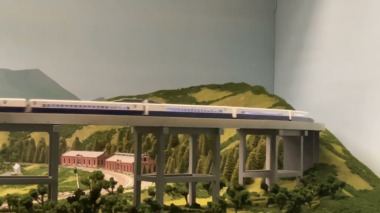 碓氷峠鉄道文化むら ジオラマ E2系 - YouTube