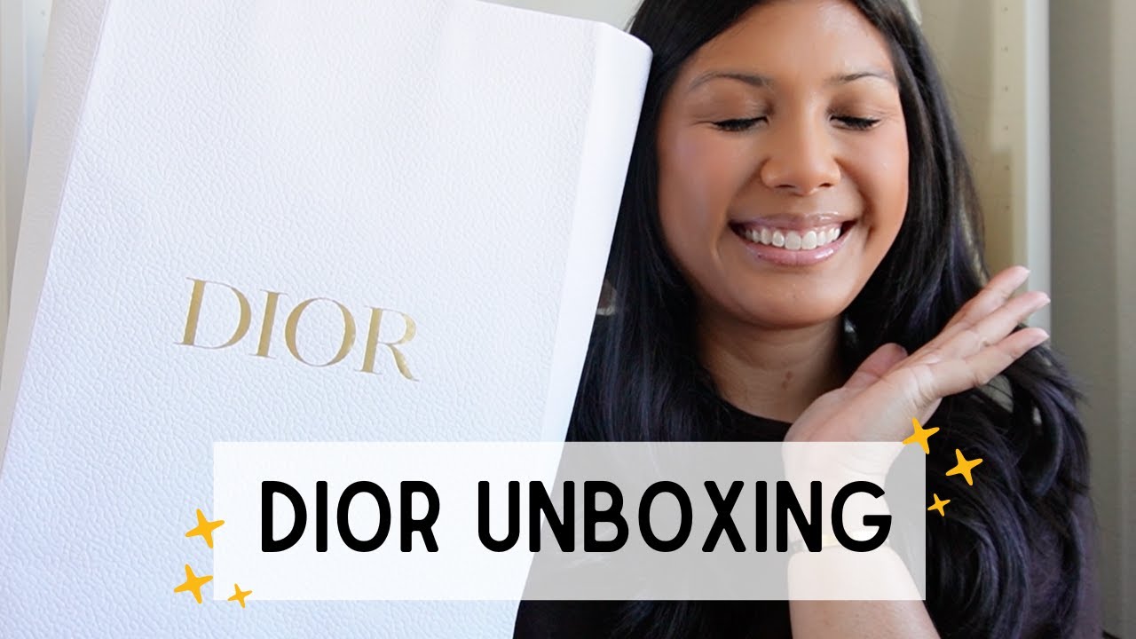 DIOR UNBOXING | DiorTravel Myrte Zipped Key Case in Blue Denim