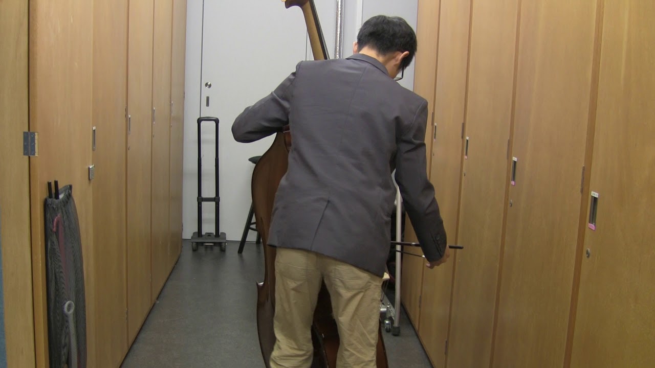 コントラバスの向きによる音響について研究（遊び）A.ブラニャウスキー