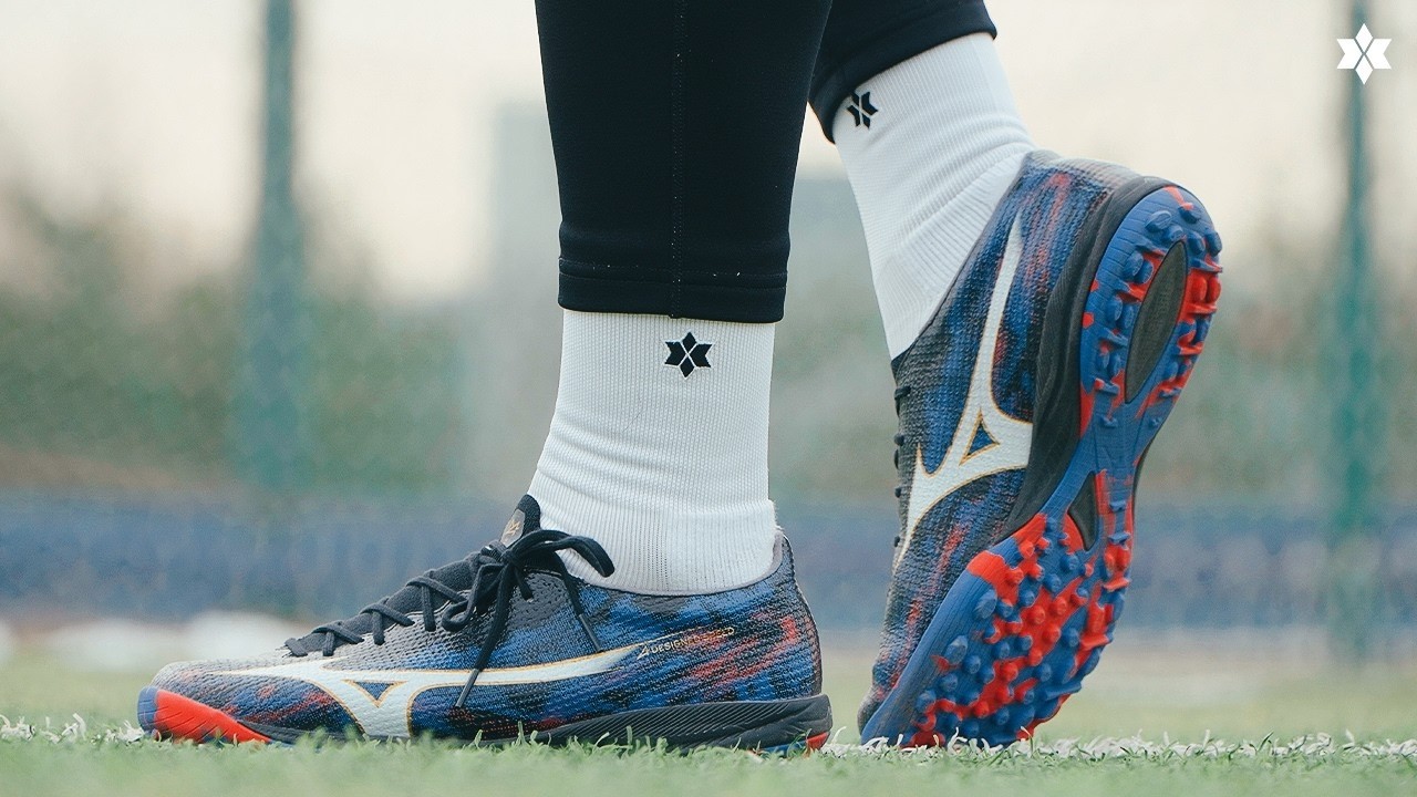 Why Is Everyone Talking About This?” MIZUNO ALPHA 3 ELITE AS - YouTube