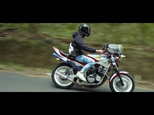 4K「トリコロールカラーのヤンチャなCBR400F.」 - YouTube