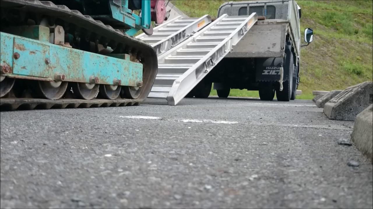 トーア カートクレーン 積み下ろし - YouTube