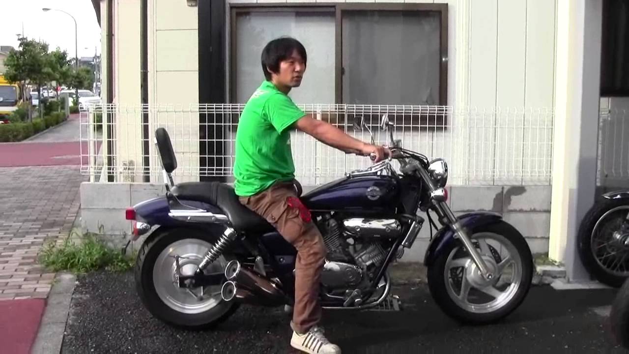Vtwinマグナ250：珍しい紺色：参考動画：MC29 - YouTube