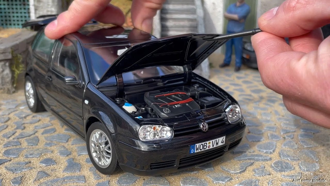 1:18 Volkswagen Golf IV 2.3 V5 GTI '98, black metallic - Norev