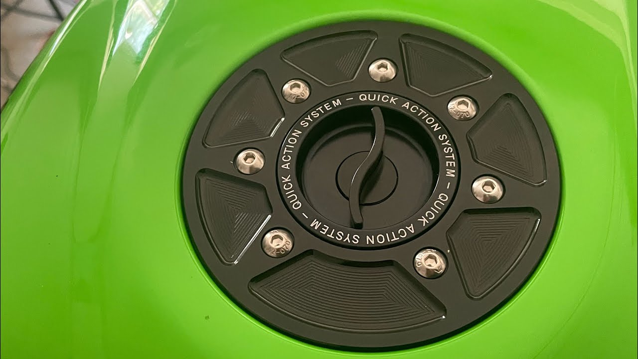 Zx4rr Installing an Accossato quick action gas cap - YouTube