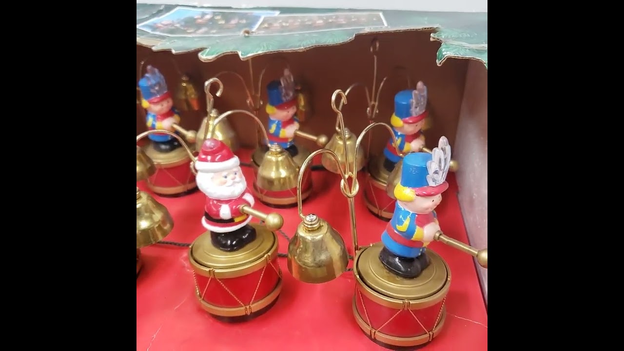 1992 Mr. Christmas 32979 Santa's Marching Band 35 Christmas Carols