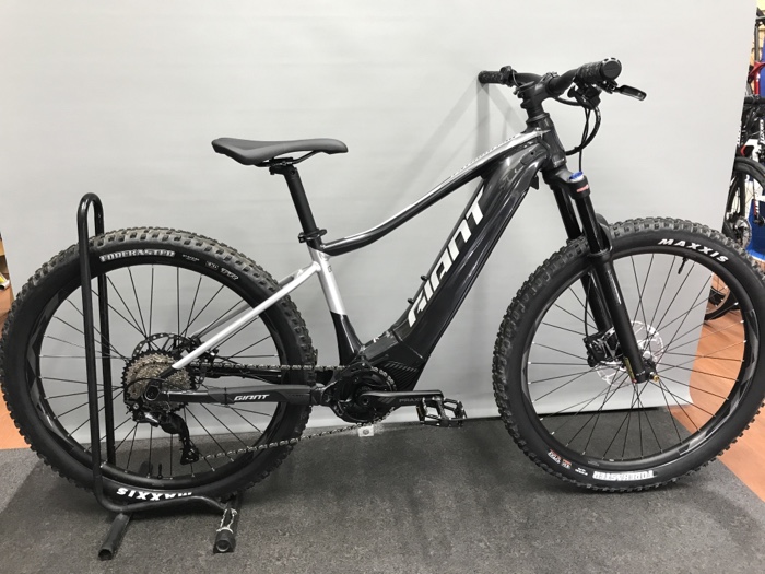 ジャイアント Eファゾム 2023 純正品 タイヤ ジャイアント Eファゾム