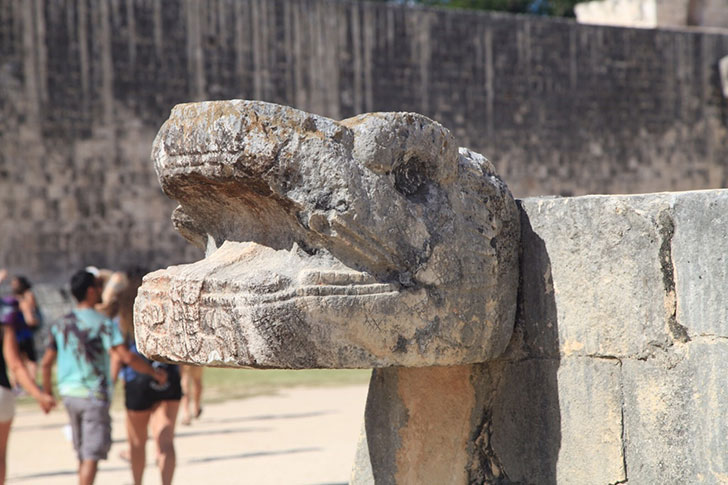 チェチェンイッツァ 置物