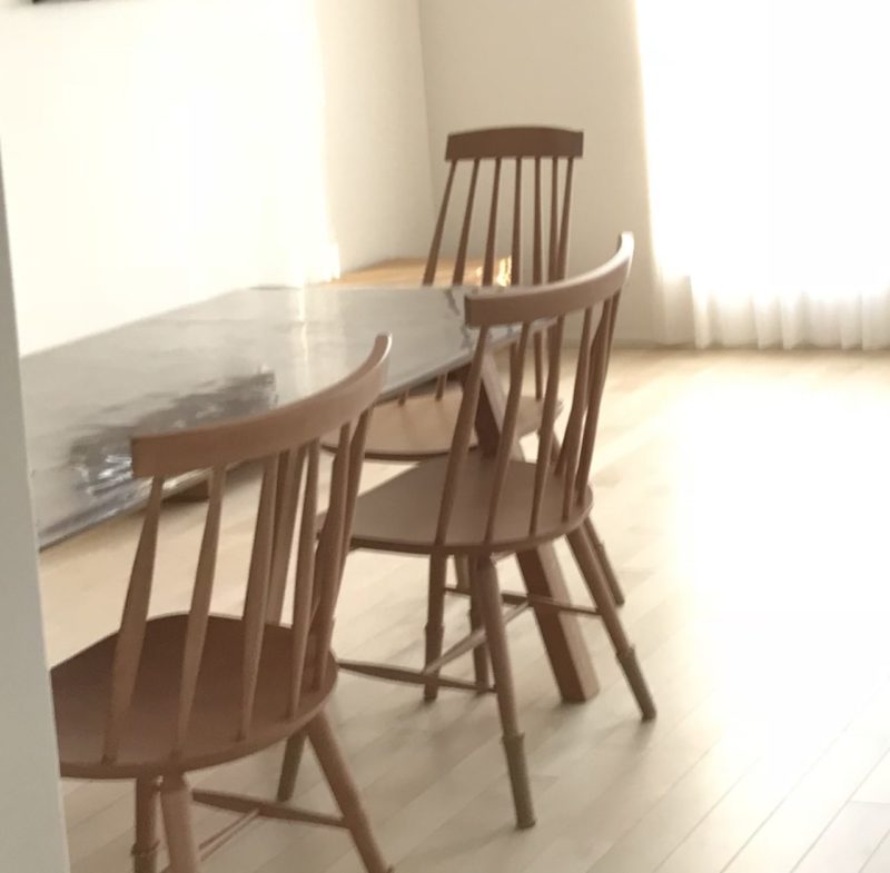 新築時に選んだunicoの家具。ダイニングテーブルとチェア、ベンチ