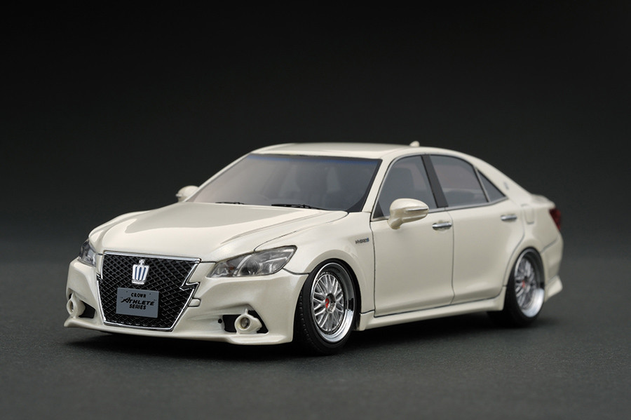 IG0394 1/43 Toyota Crown Athlete G White | LINE UP | ignition