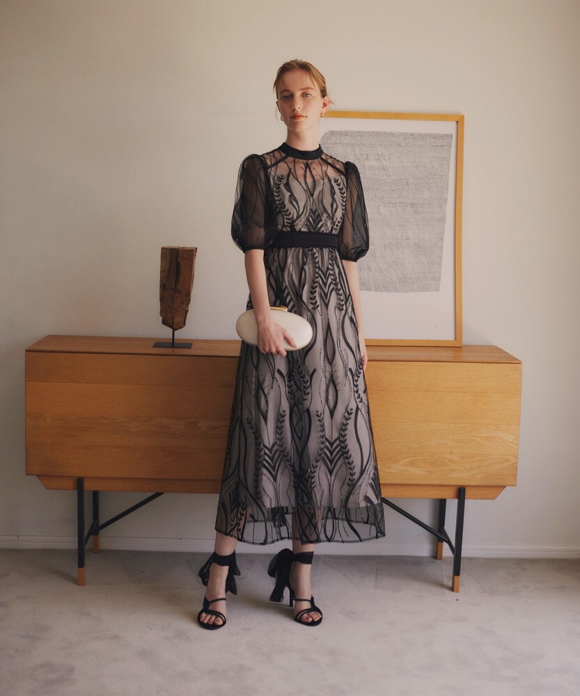 スパンコール刺繍レースプチハイネックAラインドレス | レジャ(Leja