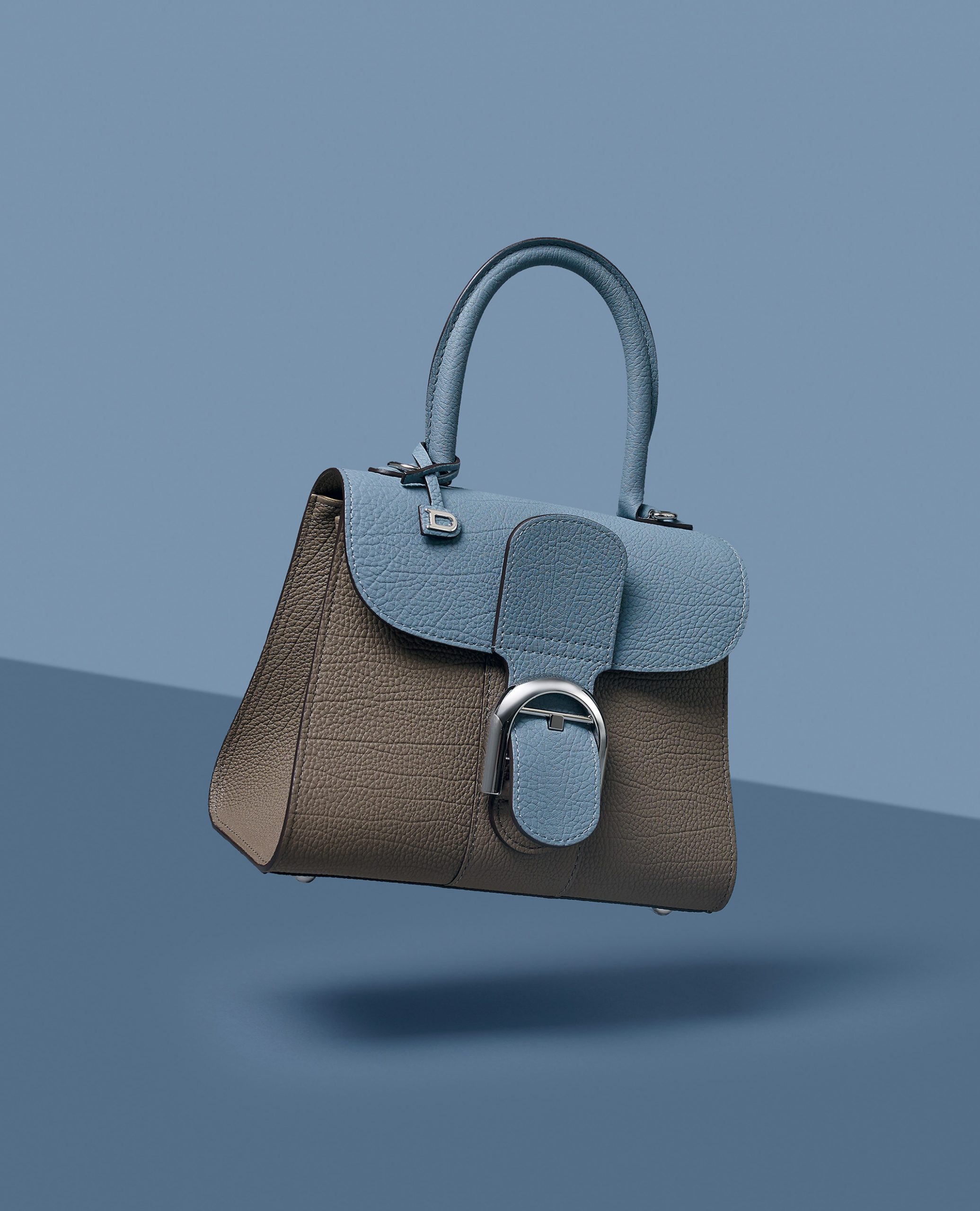 デルヴォーから、日本限定色のバイカラー「ブリヨン ミニ」が登場