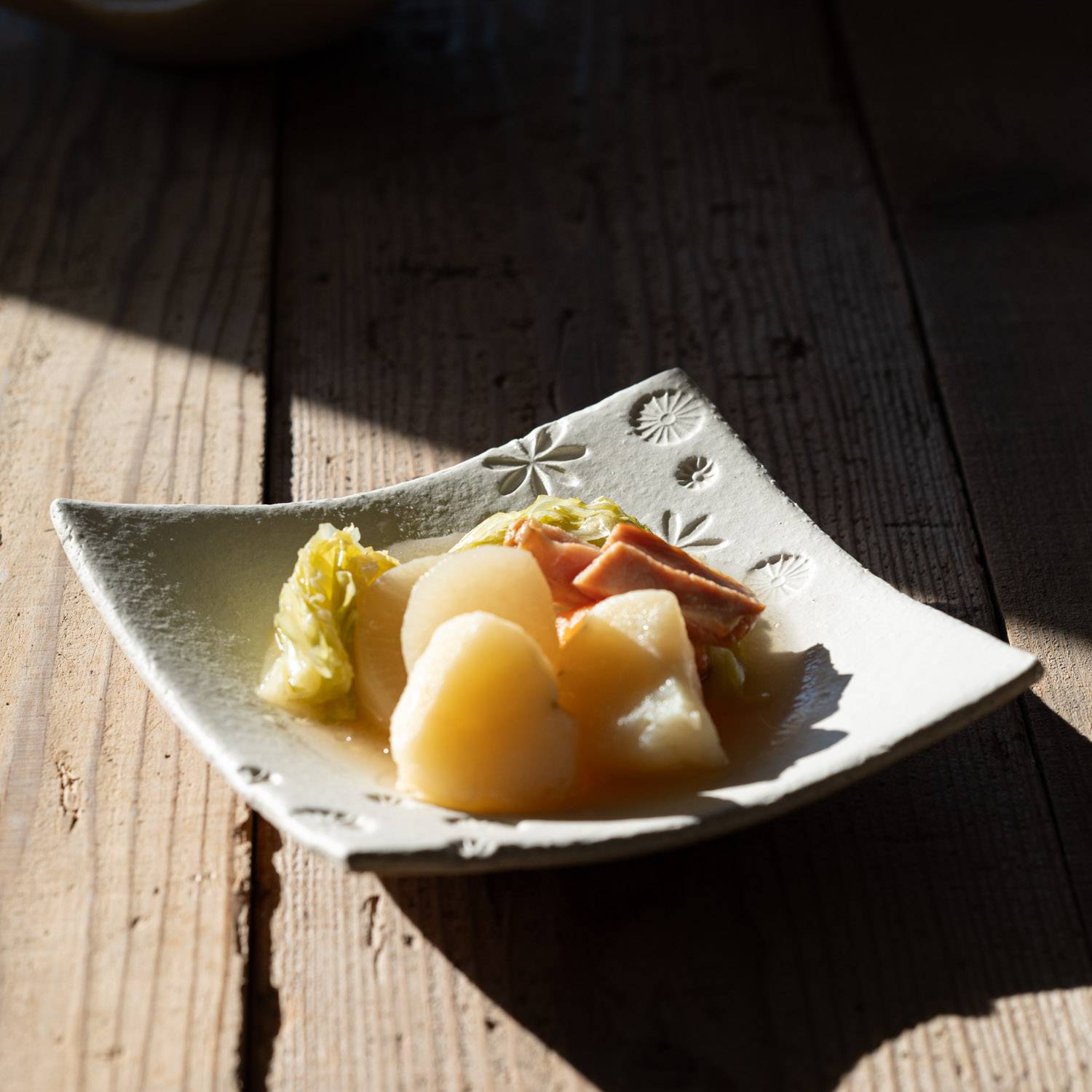 寿山窯 印花 鉢 角鉢 M(19cm) 白[定番] - 業務用食器販売用食器 卸売の