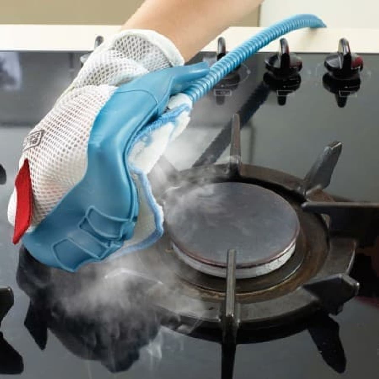 ブラック・アンド・デッカー」から手にはめて使うスチームクリーナー